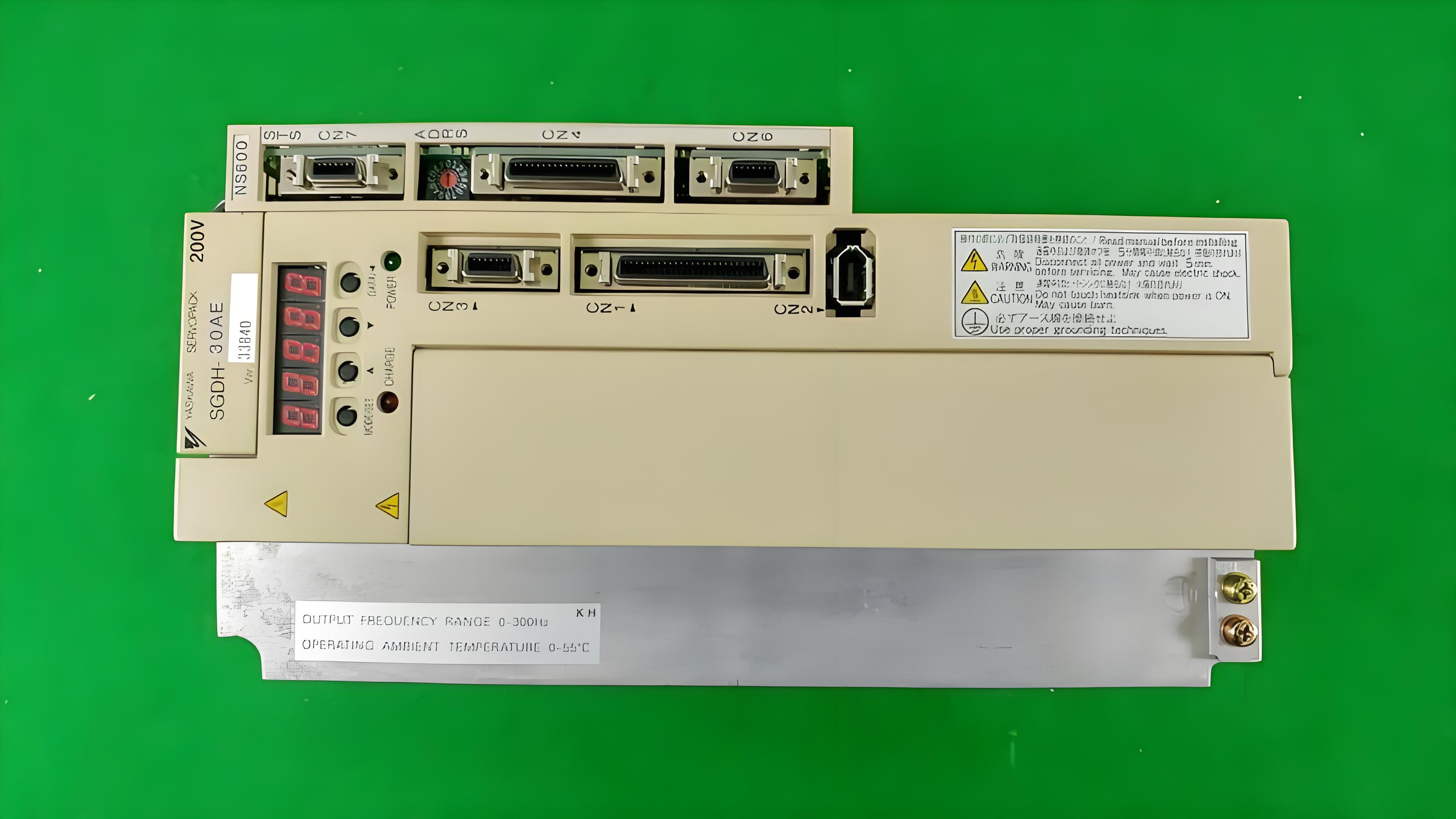 安川驅(qū)動(dòng)器.jpg 安川驅(qū)動(dòng)器.jpg
